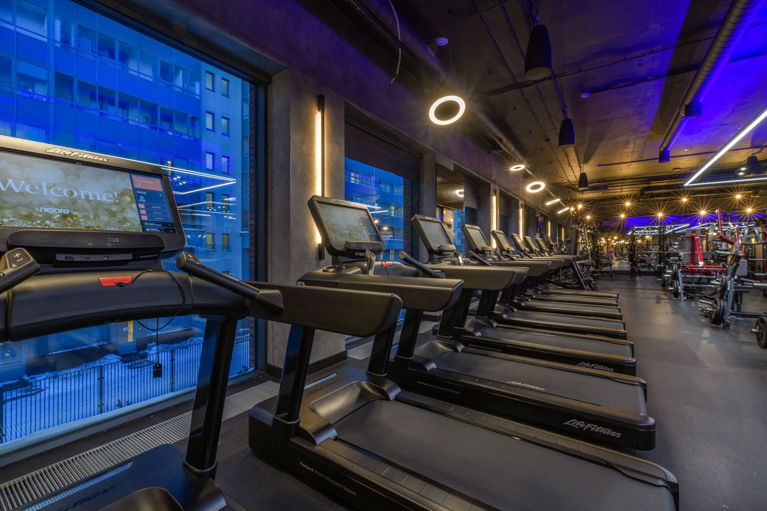 V7 Fitness на Комендантском